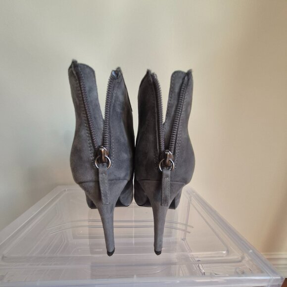 White House Black Market Grey Booties, Suede, Size 8 1/2 - Picture 6 of 10